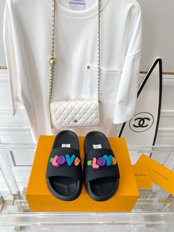 The new Louis Vuitton 2023ss high version slippers black