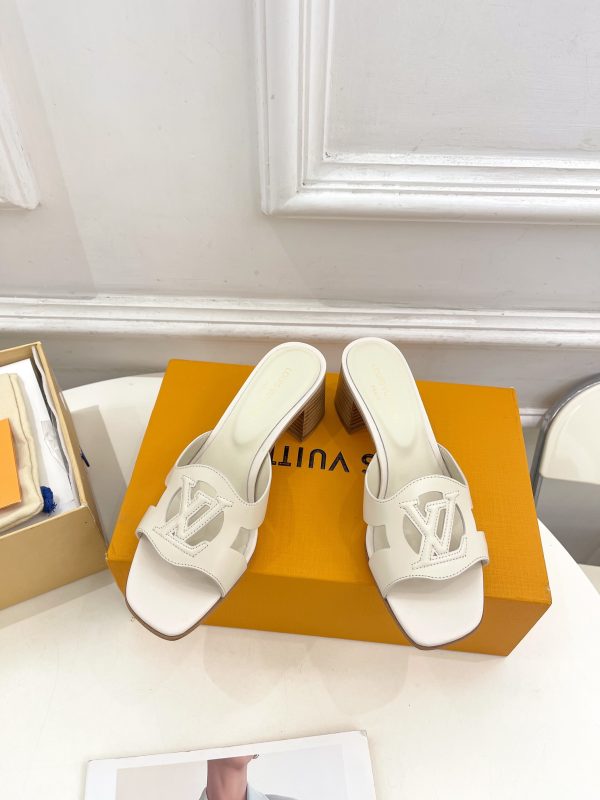 Louis Vuitton Spring Summer 2024 New Retro and Trendy Slippers C