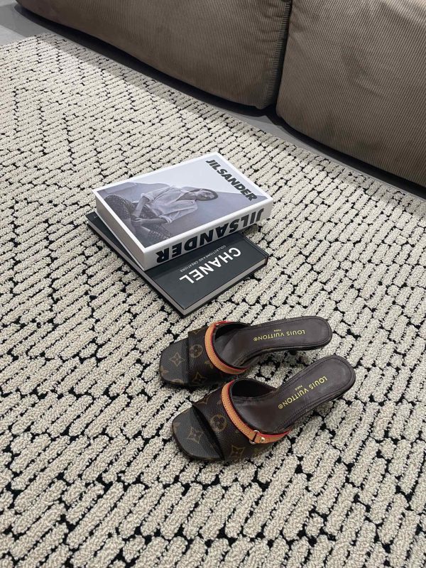 Louis Vuitton Spring Summer 2024 tannins heel slippers A