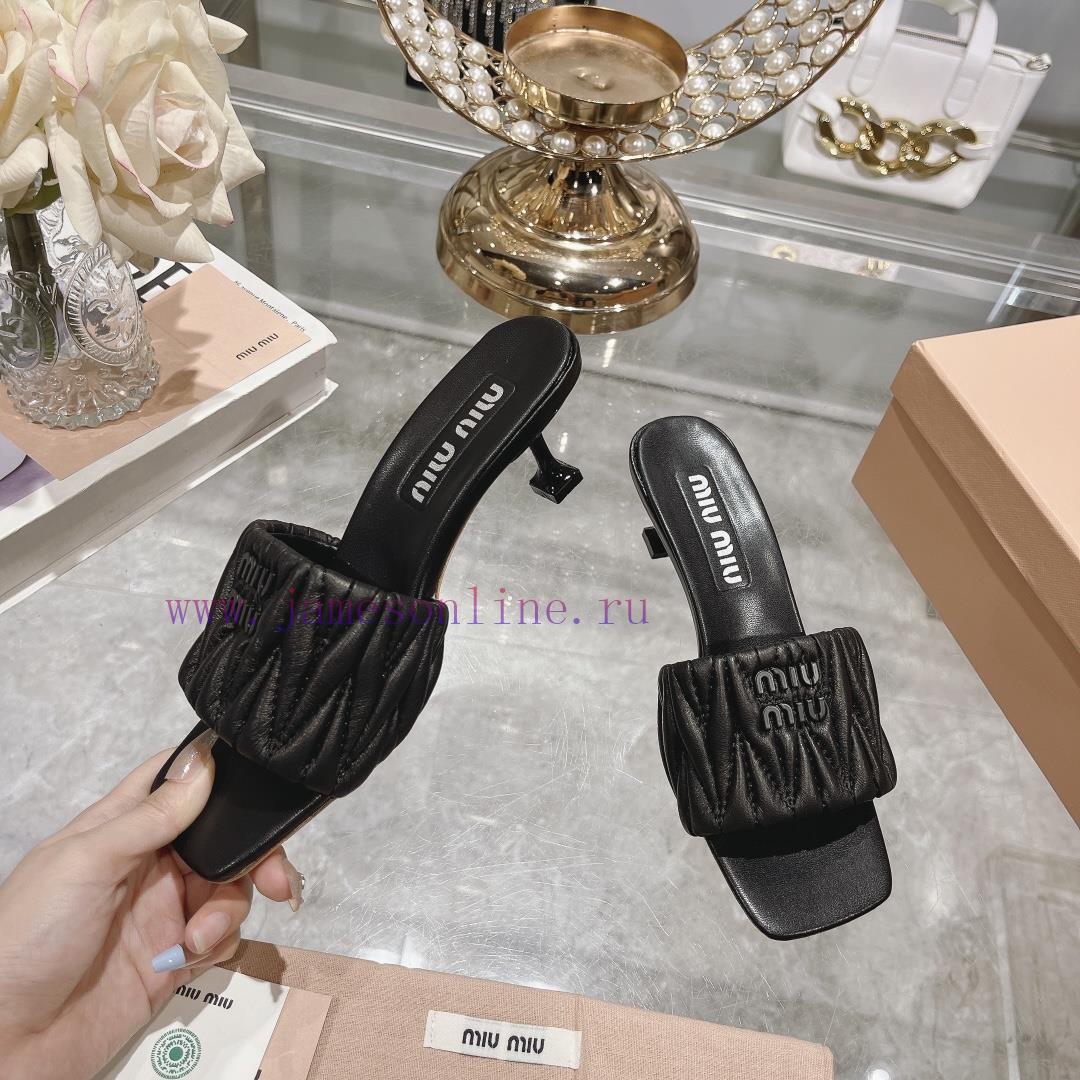 Miu Miu 2024 Spring/Summer New Soft Sheepskin Wrinkled Face Cool Slippers SeriesSweet and sa5oylkn4b - Image 4