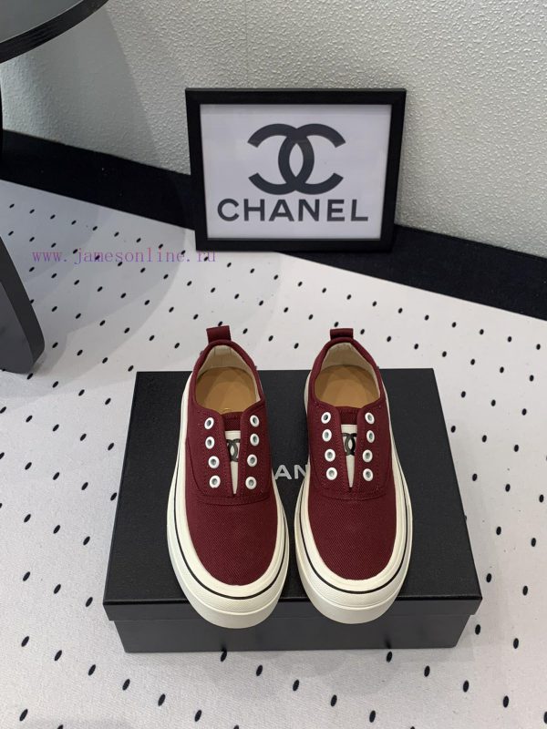 Chanel's new canvas shoes are very fashionable, youthful, and energetic. Vintgage is a must-9mrmdg7r