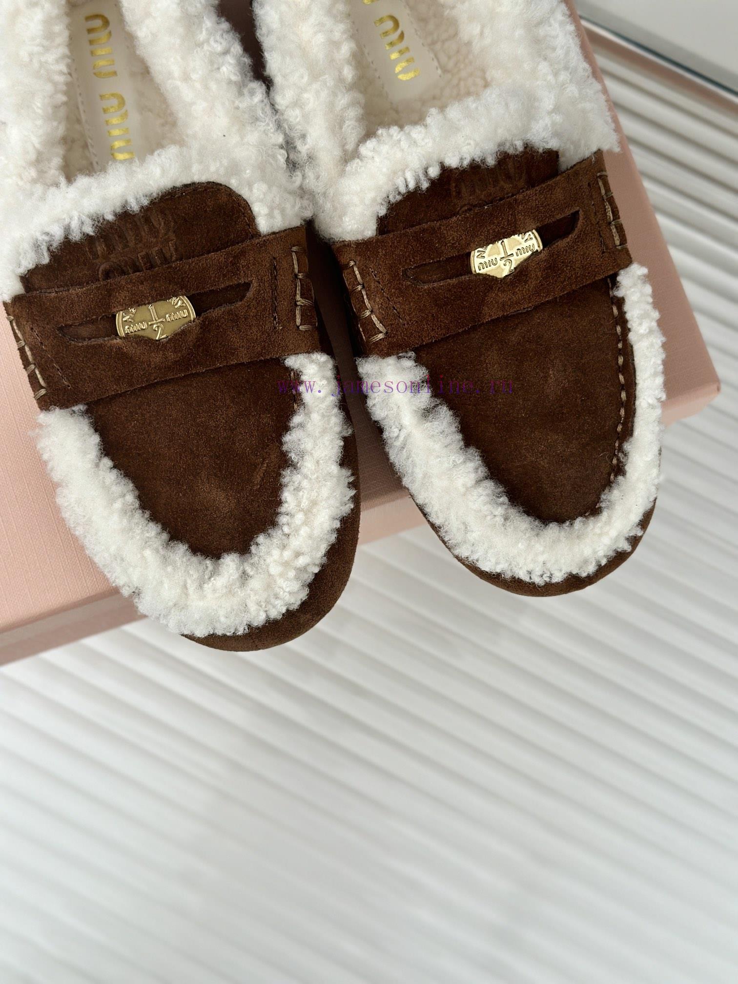 MiuMiu/Miu Classic Fashion Style Coin Fury Shoes Le Fu ShoesRecently, the highly popular golfnj6ws6h - Image 8