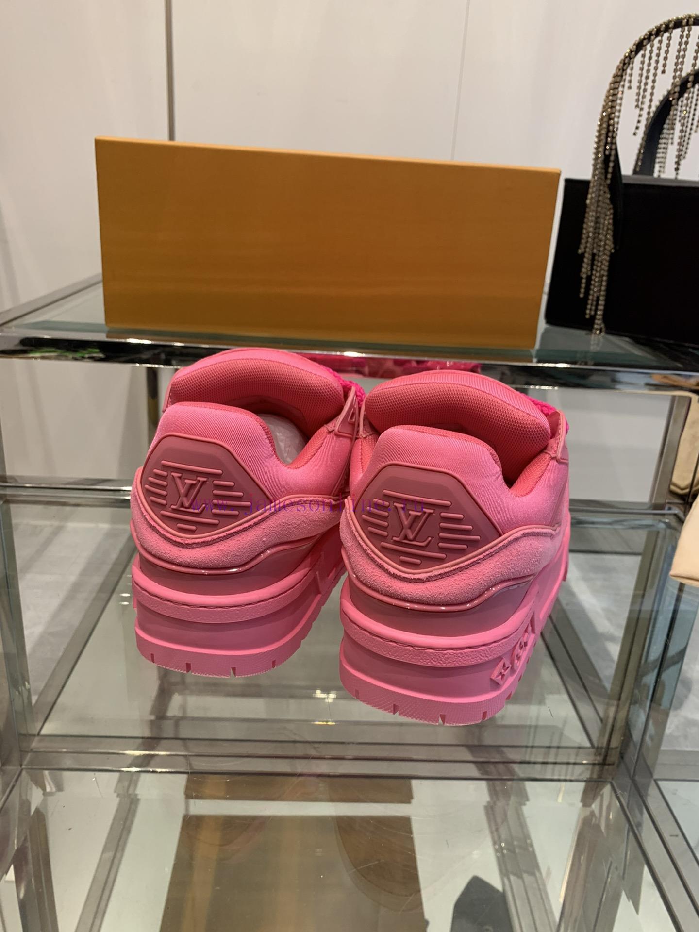Louis Vuitton LV's new color trainer sports shoes, board shoes, cute and chubby trainers, cocb4yroj4 - Image 10