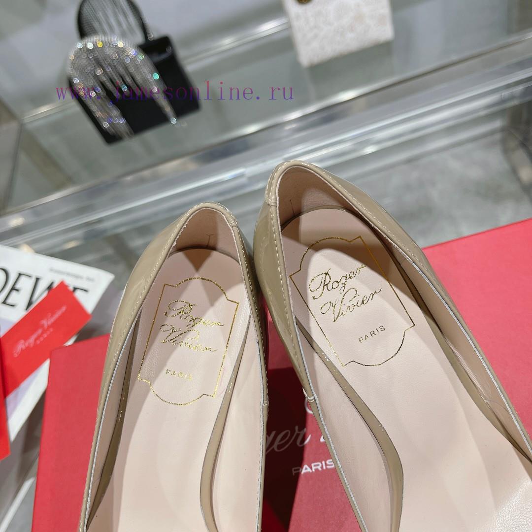 This Viv 'Choc Lacquer Buckle High Heel is handmade in shiny patent leather, embellished wit60q0am78 - Image 10