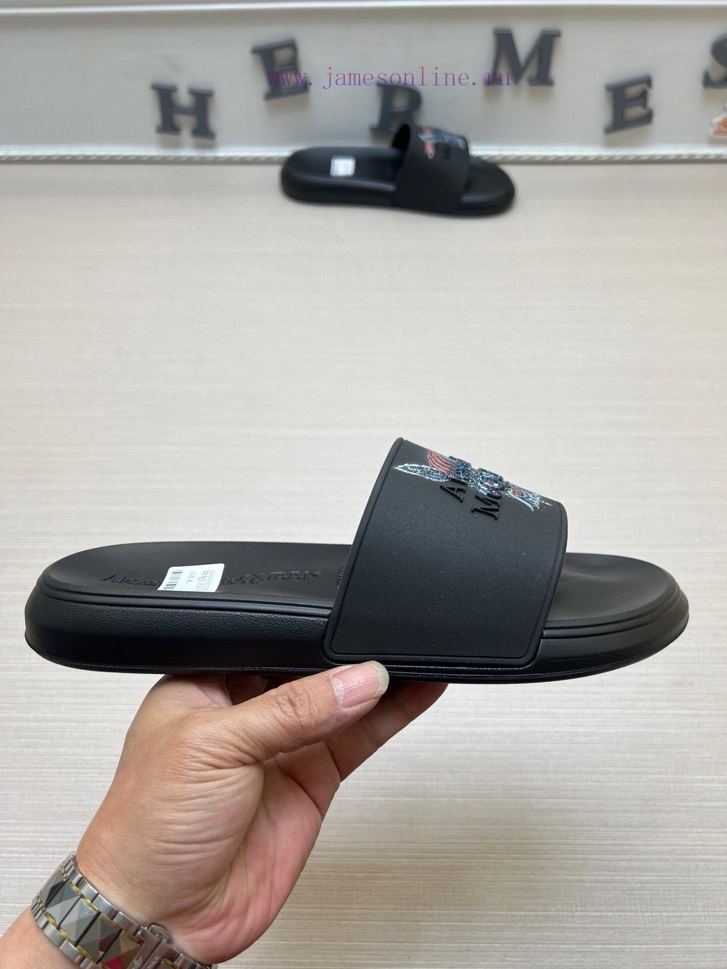 McQueen's latest thick soled one-piece slippers add a unique and charming power to the shoeshd4338k0 - Image 6