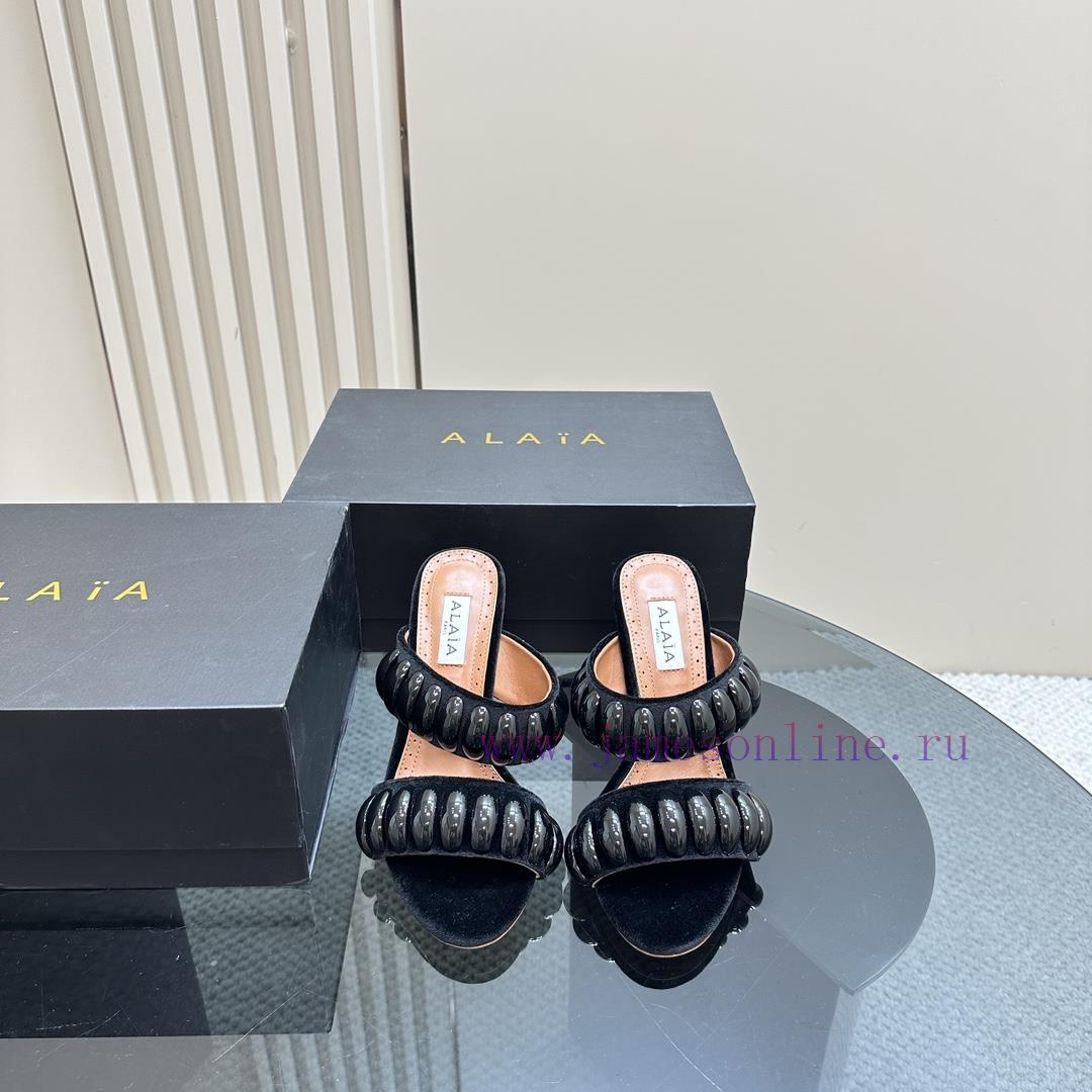 ALAIA24 spring/summer silver metallic suede sandals have insights into women's body shape, t80cpft9o - Image 3
