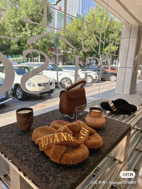 ποσο κενο πρεπει να εχει το παπουτσι | ValentinoNew Wool Slippers For Autumn And WinterUpdate Time: August 7 2024 By DDuo Shoes k8vlqcwd | all star παπουτσια με νοτες